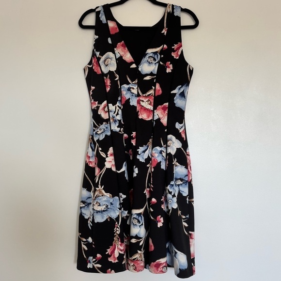 White House Black Market Black Cerise Floral Scuba Fit Flare Dress - Picture 2 of 3